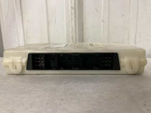 2019-2022 Peterbilt 579 Cab Control Module CECU - Used | P/N Q211128102 - Image 3